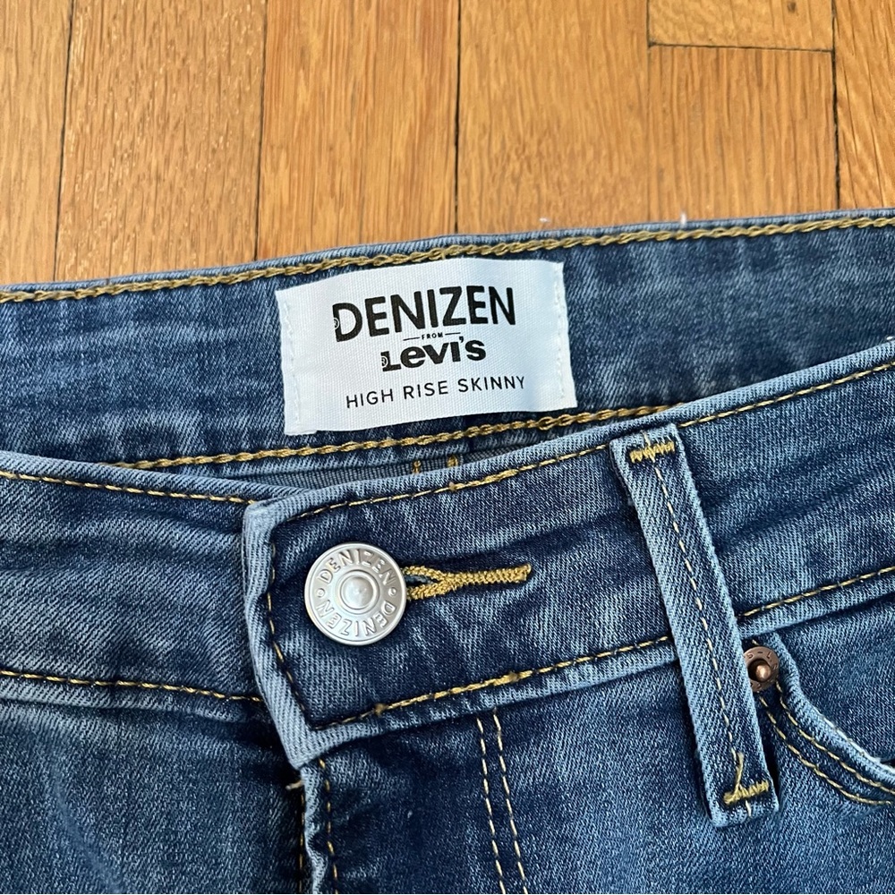 Denizen Levi’s Size 8 Short High Rise Medium Wash Skinny Straight Leg Jeans - Picture 2 of 4
